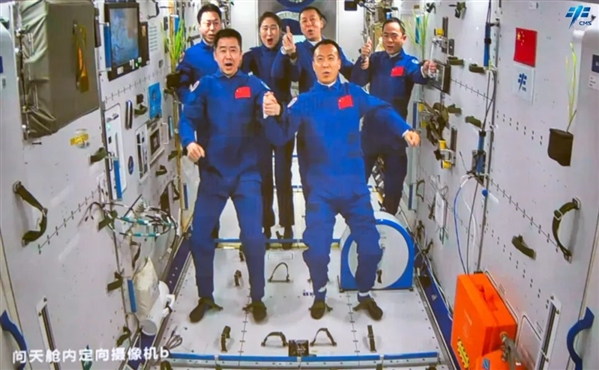 神舟十五号3名航天员顺遂进驻中国空间站 两个航天员乘组初次实现“太空会师”—往事—迷信网