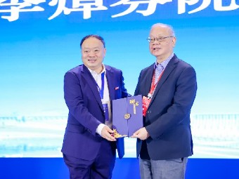 三峡大学全职引进中国工程院院士李焯芬