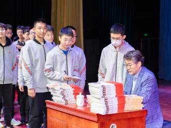 高福院士走进北京市顺义牛栏山第一中学做科普