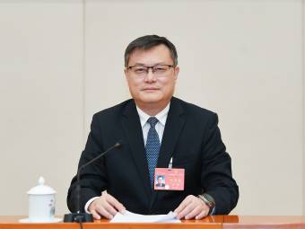 张荣代表：支持一批高校海外办学先试先行